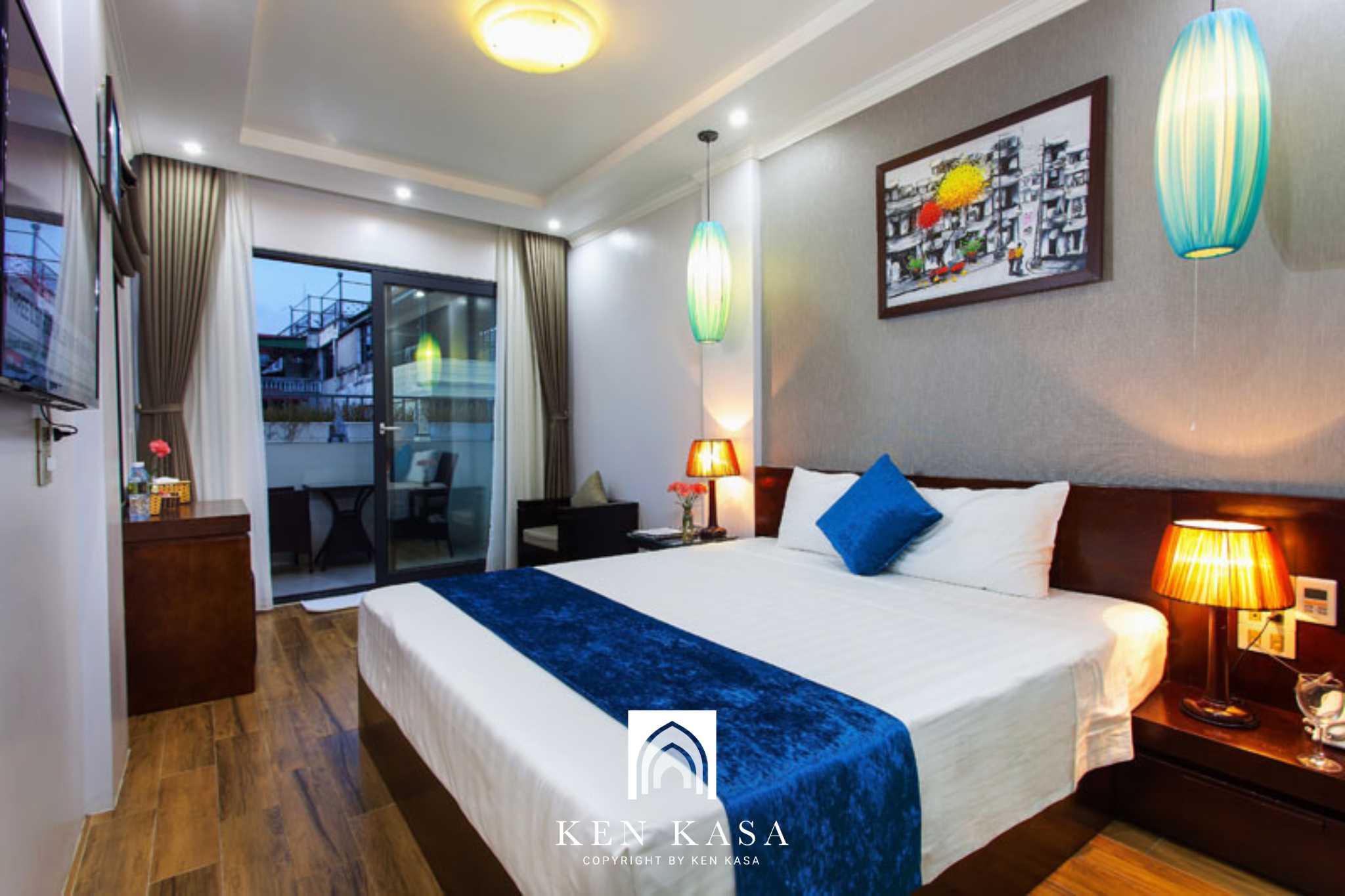 Không gian sang trọng của phòng ngủ tại Hanoi Bella Rosa Suite 
